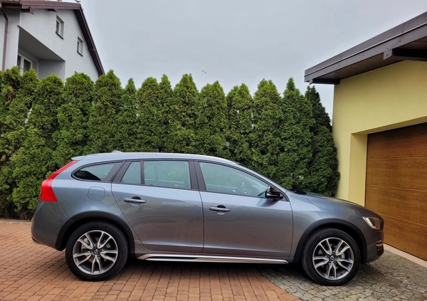 Volvo V60 Cross Country cena 68800 przebieg: 199000, rok produkcji 2017 z Opoczno małe 436